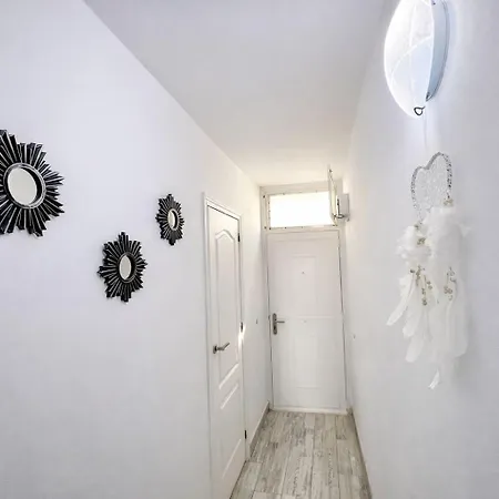 Apartment Oasis - Large Pool & Relax