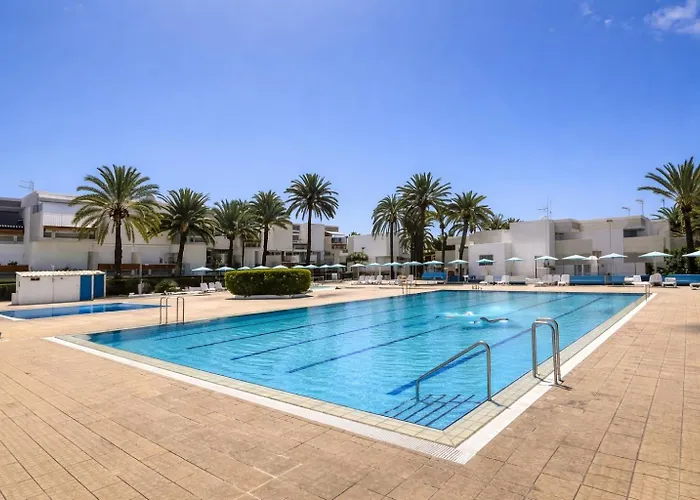 Oasis - Large Pool & Relax Apartment